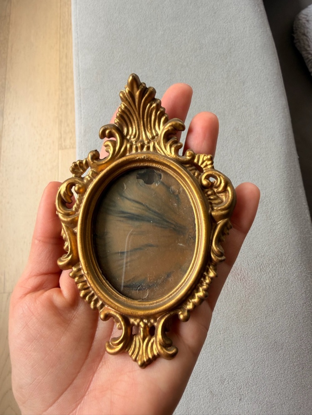 Oval Gold Decorative Wall Frame - Picture 2 of 3